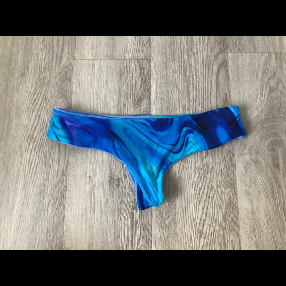 Reversible bikini bottom